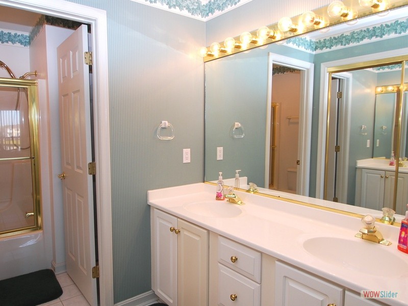 Master Bath w/Dual Sinks